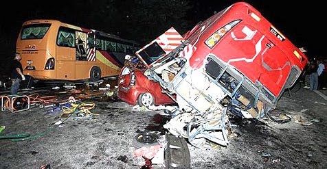 kemalangan bas lebuhraya utara selatan melaka Video Kemalangan Ngeri 10.10.10 Tragedi Lebuhraya – 12 Maut